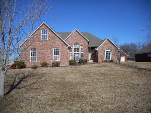 310 Country Side Dr, Oakland, TN 38060