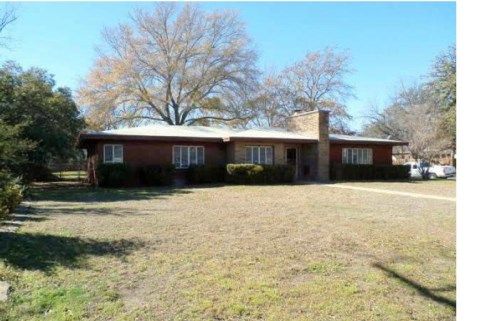 2001 Elizabeth Dr, Brownwood, TX 76801