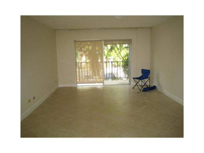 8107 SW 72 AV # 215E, Miami, FL 33143