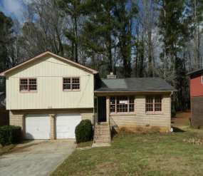 712 San Miguel Dr, Stone Mountain, GA 30083