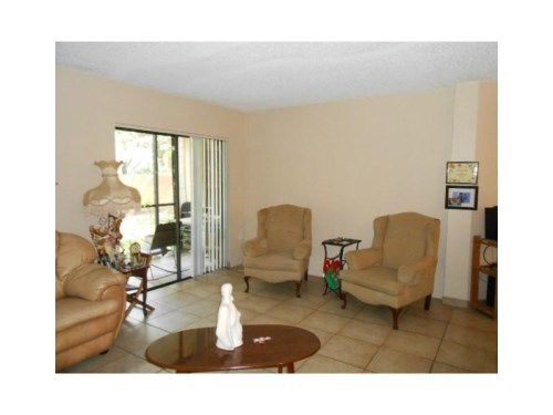 18965 NW 62 AV # 111, Hialeah, FL 33015