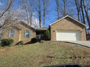 1008 Saint Johns Dr, Maryville, TN 37801