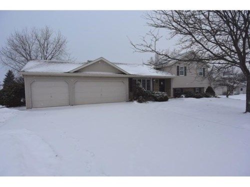 W6746 Greenridge Dr, Greenville, WI 54942