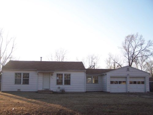 245 Van Arsdale Ave, Haysville, KS 67060