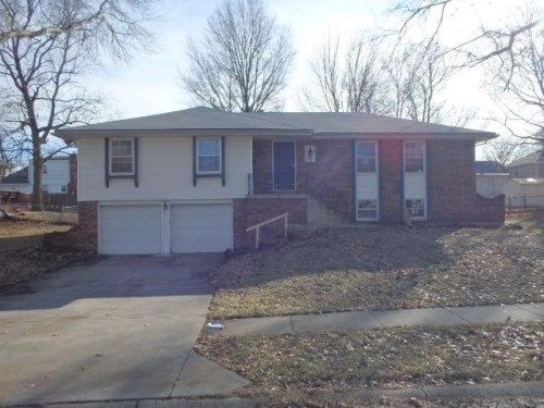 7701 E 127th St, Grandview, MO 64030