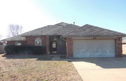 1037 Sandpiper Road, Harrah, OK 73045