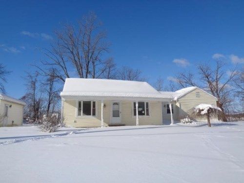 3032 E River Rd, Sheffield Lake, OH 44054