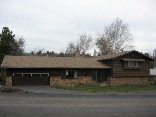 2450 Redwood Dr, Klamath Falls, OR 97601