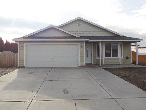 8904 Massey Dr, Pasco, WA 99301