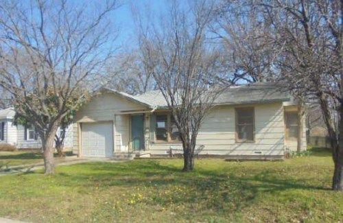 320 Harrison Lane, Hurst, TX 76053