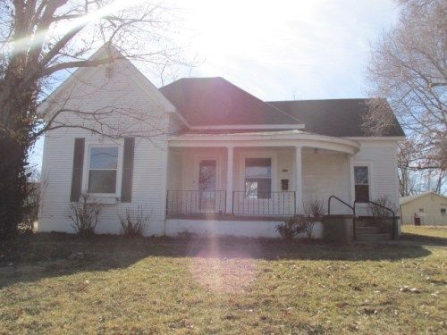 446 E Washington St, Marshfield, MO 65706