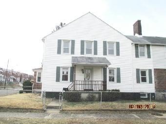 20 Seneca St, Essington, PA 19029