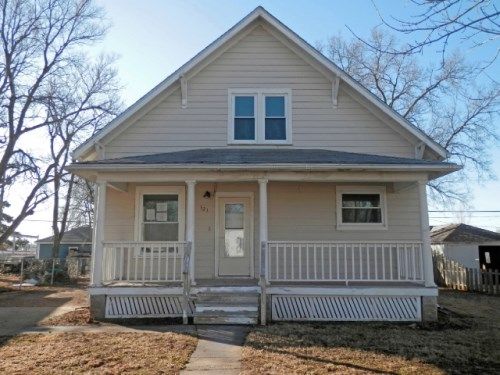 321 W Claflin Ave, Salina, KS 67401