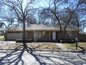 1724 Boston Ave, Bridgeport, TX 76426