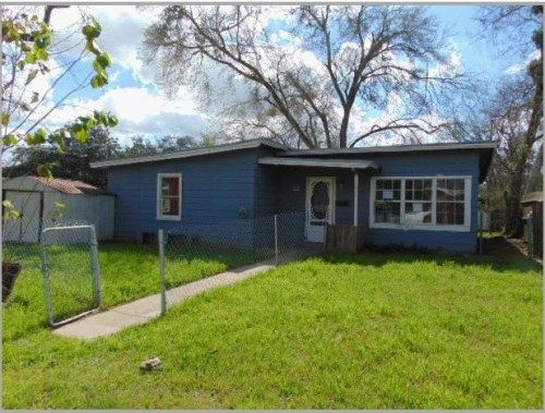 1611 E Rosebud Ave, Victoria, TX 77901