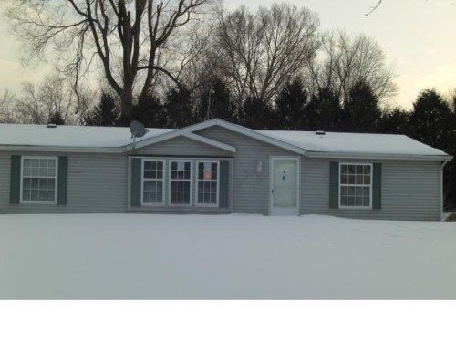 13572 N Hillside Dr, Syracuse, IN 46567