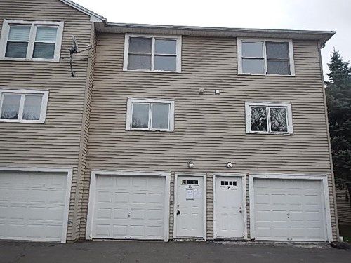 1247 East St Apt E, New Britain, CT 06053