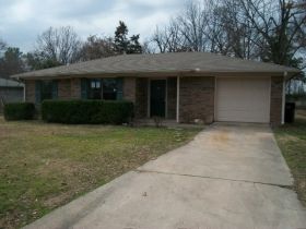 335 Town East Drive, Paris, TX 75462