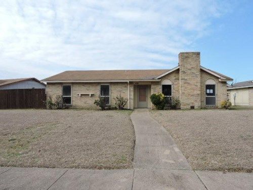 1110 Meadow Creek Dr, Lancaster, TX 75146