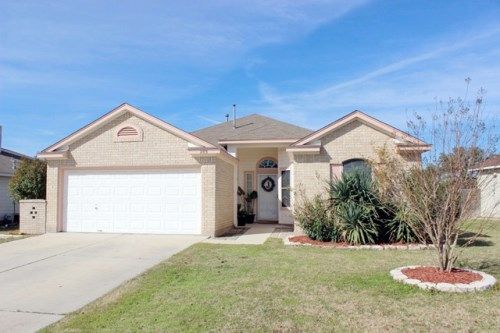 203 Summerside Ave, Lockhart, TX 78644