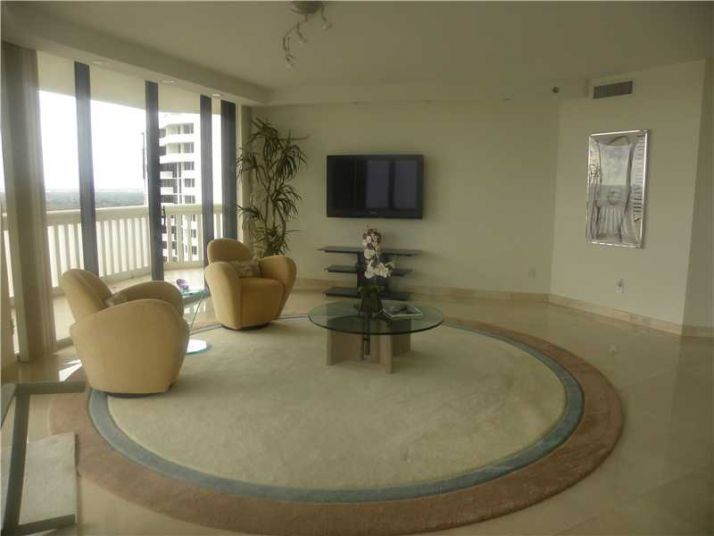 2000 ISLAND BL # 2807, North Miami Beach, FL 33160