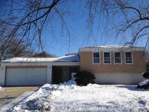 352 N Pinecrest Rd, Bolingbrook, IL 60440