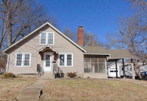 409 E Franklin St, Clinton, MO 64735