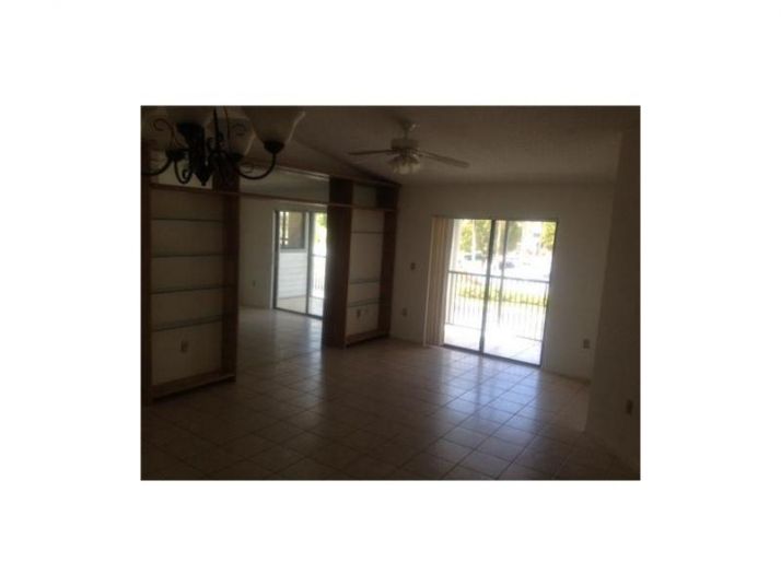 20761 NE 4 PL # 107, Miami, FL 33179