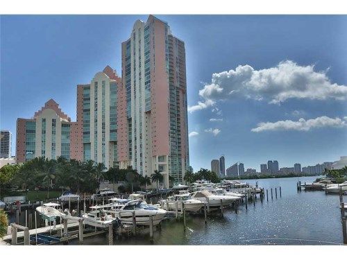 3370 HIDDEN BAY DR # 910, Miami, FL 33180