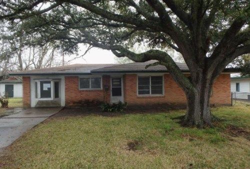 205 Cedar Drive, Hitchcock, TX 77563