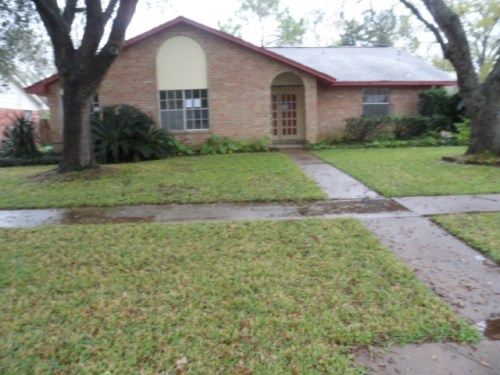 713 Newman St, Angleton, TX 77515