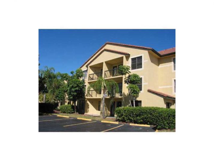 4221 W MCNAB RD # 15, Pompano Beach, FL 33069