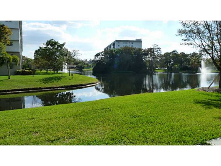 2238 N CYPRESS BEND DR # 101, Pompano Beach, FL 33069