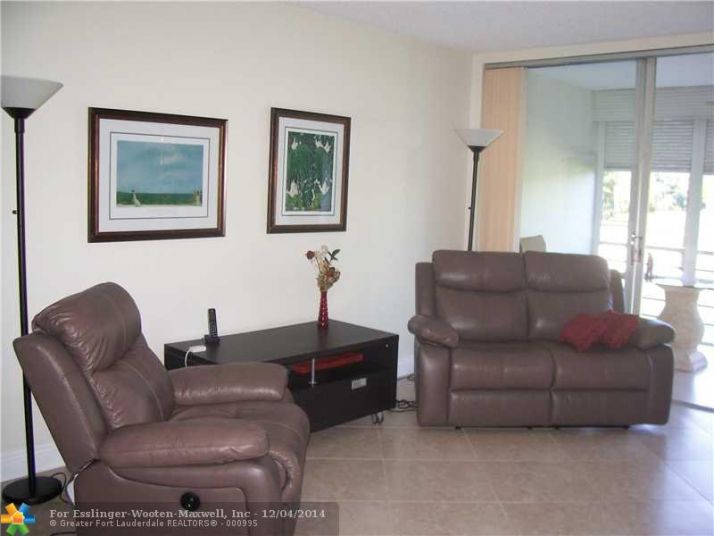 605 Oaks Dr # 205, Pompano Beach, FL 33069