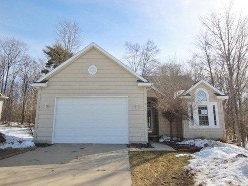 5916 Grand Oaks Dr, Comstock Park, MI 49321