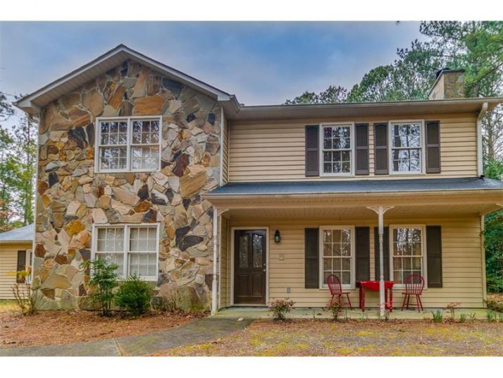 20 Picketts Lake Drive, Acworth, GA 30101