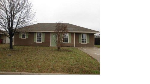 608 Sid St, Bonham, TX 75418