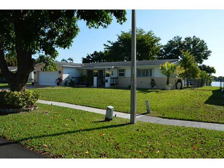 2001 NW 88 TE, Hollywood, FL 33024