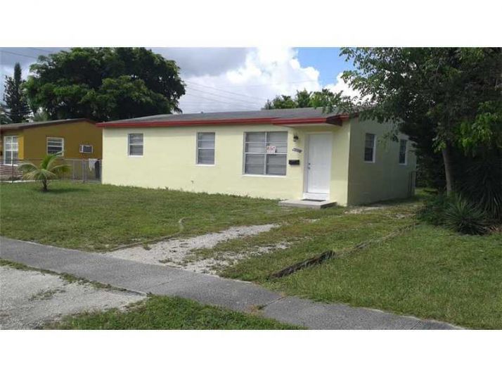 710 68 WY, Hollywood, FL 33024