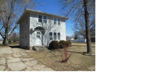 108 1st St, Danbury, IA 51019