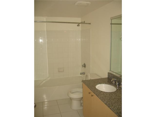 2586 CENTERGATE DR # 207, Hollywood, FL 33025