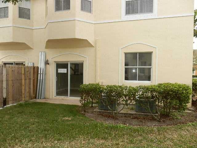 1677 SE 27 CT # 100, Homestead, FL 33035