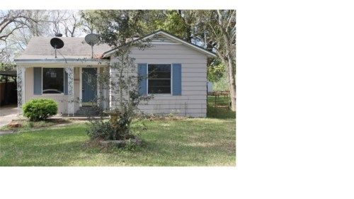 2943 Pearl Avenue, Groves, TX 77619