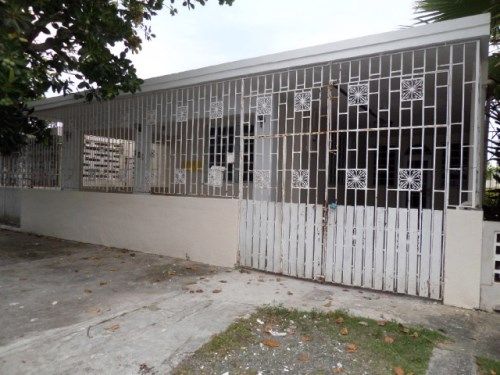 Urb Puerto Nuevo 627 Calle Aragon, San Juan, PR 00920