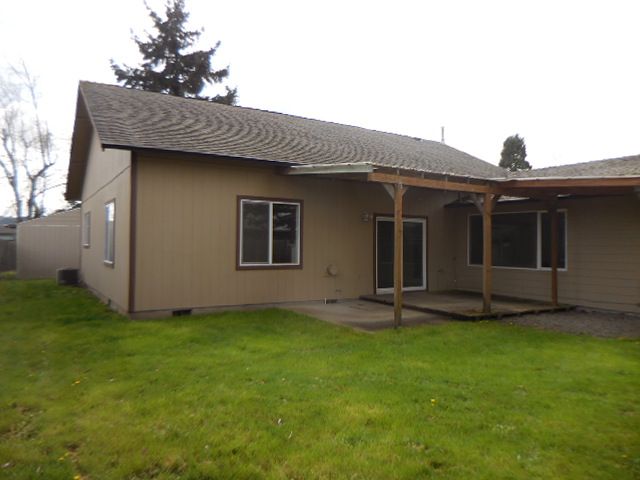 1313 Lawnridge Avenue, Springfield, OR 97477