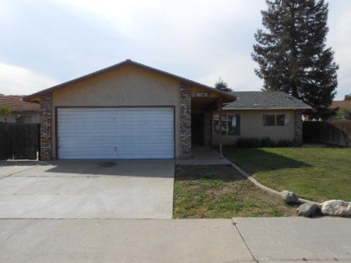 1121 Greenfield Dr, Porterville, CA 93257