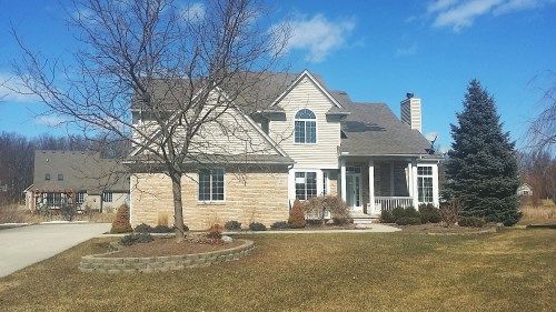 8313 Deer Creek Ct, Grand Blanc, MI 48439