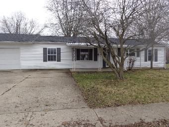 390 Millard Dr, Franklin, OH 45005