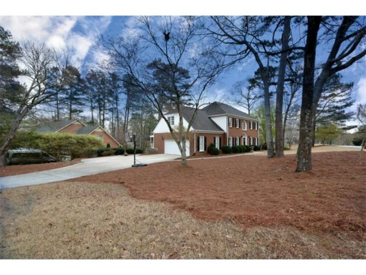 450 Fourth Fairway Drive, Roswell, GA 30076