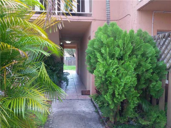 4544 NW 79 # 2E, Miami, FL 33166